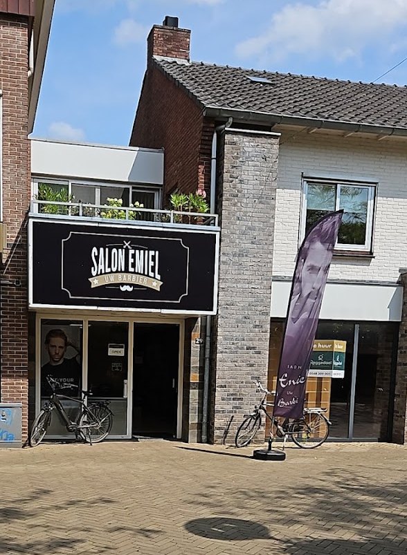 De gevel van Salon Emiel aan het Keizerserf in Nijverdal